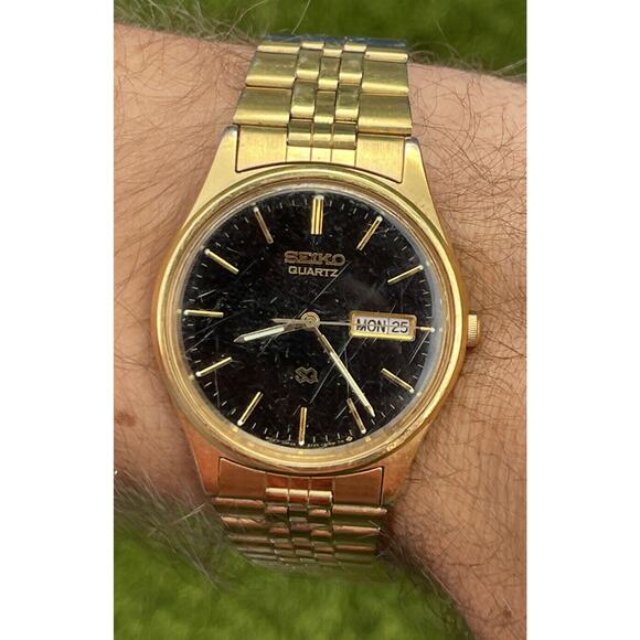 Vintage Seiko watch 5Y23-8049 Gold Tone Quartz SQ day/date Dead Battery Black - Picture 3 of 15